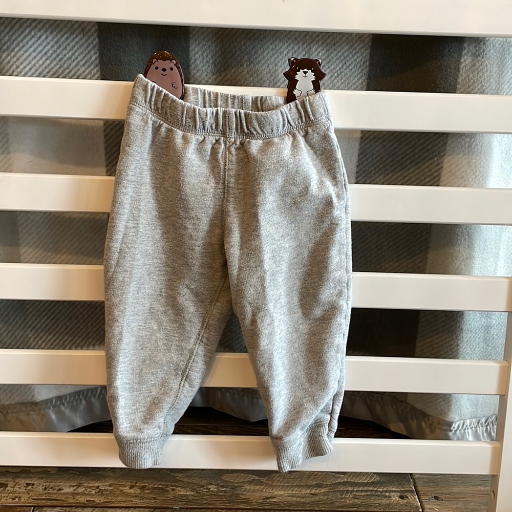 LIGHT GREY JOGGER